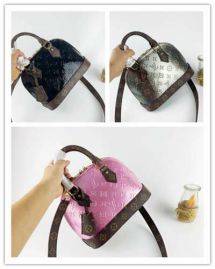 Picture of Valentino Lady Handbags _SKUfw121125459fw